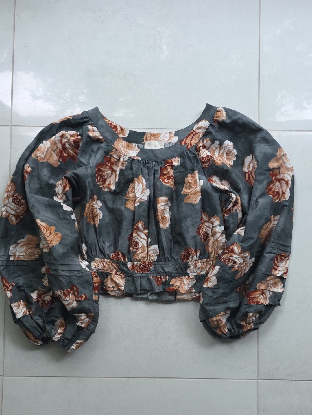 The Westside by Sari Sloans Silk And Cotton balloon sleeve floral grey top small